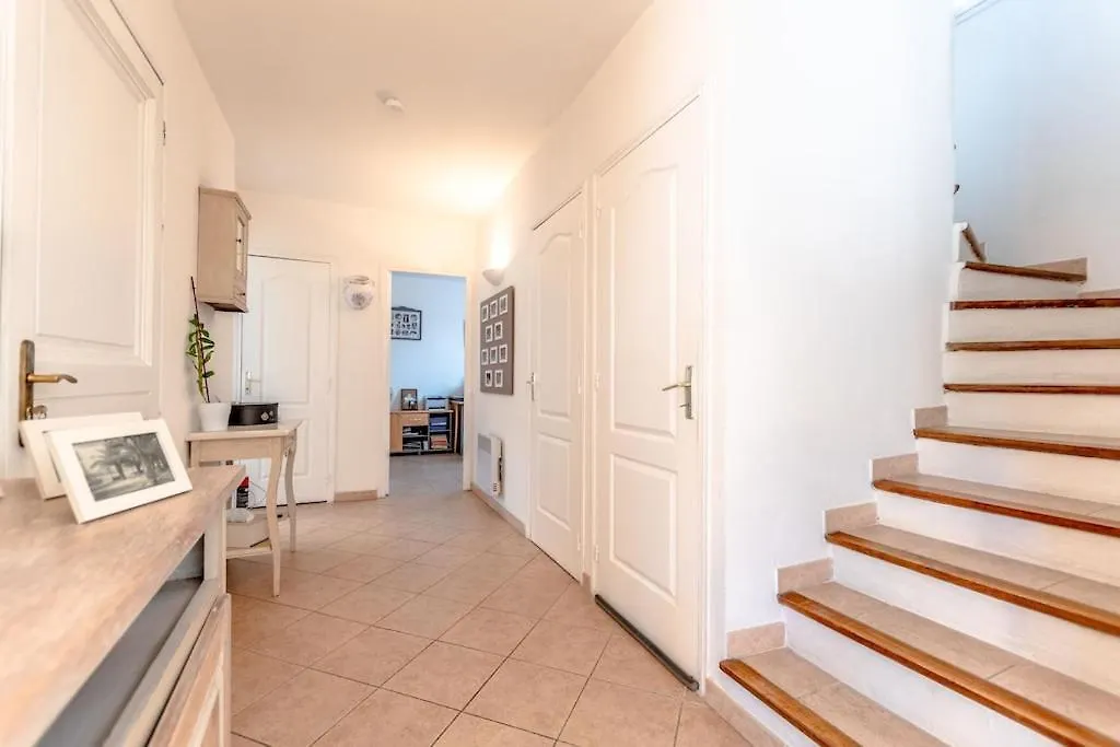 Villa For 9 People 15 Mins Walk From The Beaches And The Center Of Ste Maxime サント・マキシム フランス