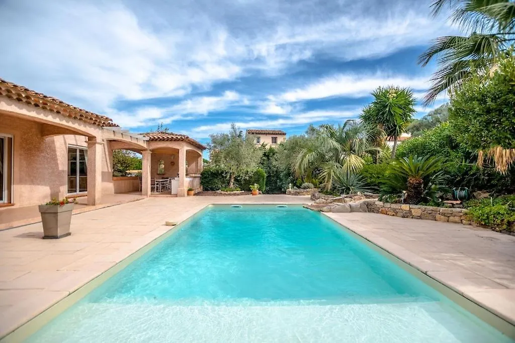 Villa For 9 People 15 Mins Walk From The Beaches And The Center Of Ste Maxime サント・マキシム